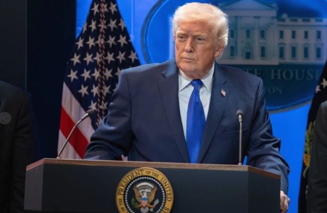 最新民调：逾半美国成年人认为特朗普正在“把国家带向错误方向” 民主受威胁感上升