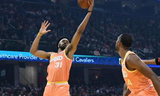 哈登20分加盟7战6胜！骑士复仇尼克斯 米切尔23分艾伦19 10 艾伦高效两双助胜