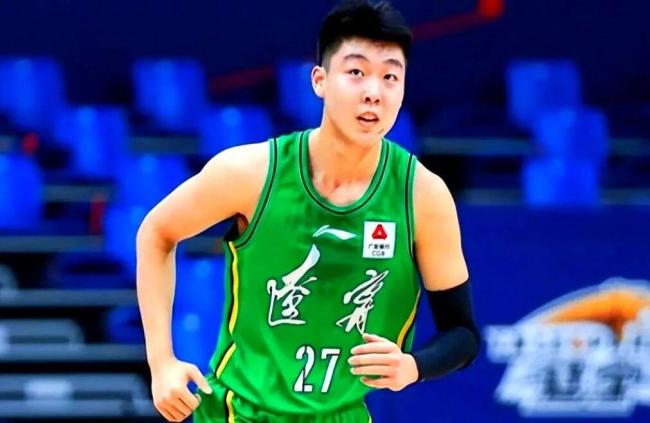 周琦谈眼伤恢复,郭昊文赴美特训 男篮球员假期不懈怠