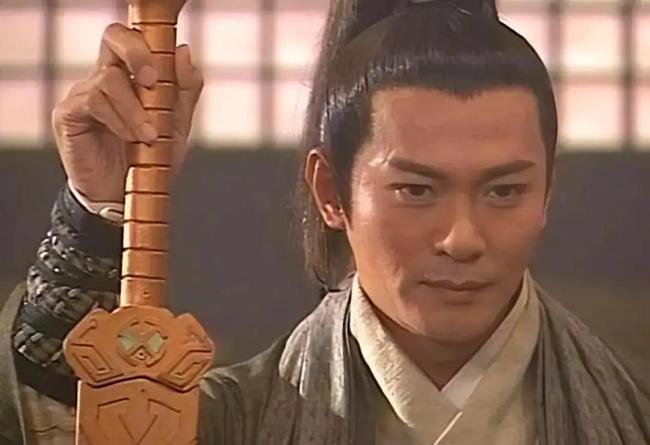 演员江华瘦成“纸片人”