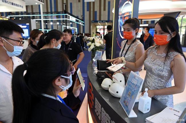 你身边老人遇到过扫码送礼骗局吗 馅饼背后的陷阱