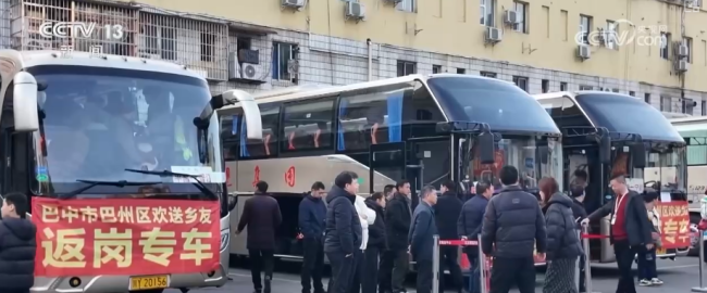 政府牵线搭桥助力务工人员“点对点”赴岗就业