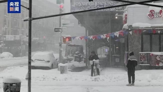 大范围雪风暴席卷美国 多州进入紧急状态