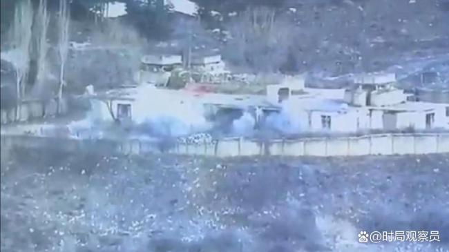 巴基斯坦军人在阿富汗阵地升旗 重装反击震撼边境