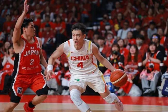 扎心的热搜！张镇麟成中国男篮仅有的失意者，1大关键远超5项挂零 低迷表现引争议