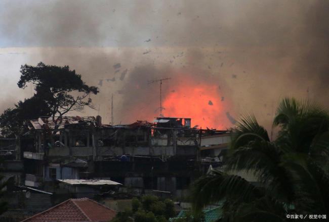 香港山火仍在扑救中