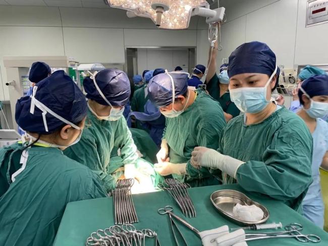 女子回应自然受孕产下5胞胎 生命奇迹平安诞生