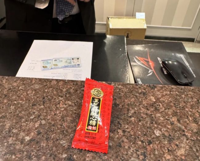 中国网友给意大利小哥“跨国投喂” 中国糖果征服外国味蕾