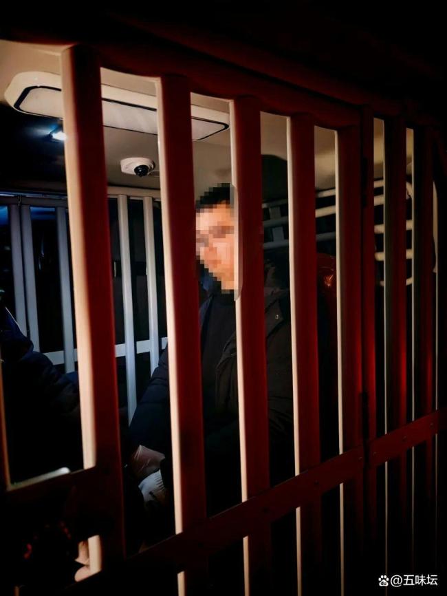 男子洗劫金店已被刑拘 十小时速破案