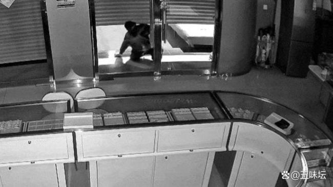 男子洗劫金店已被刑拘 十小时速破案