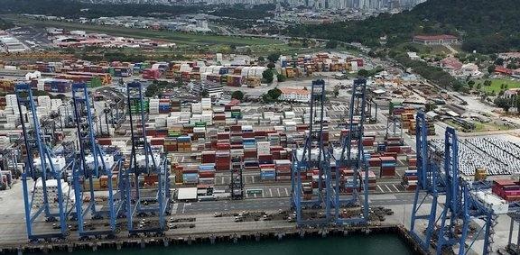 长和发声强烈反对 巴拿马政府突接管港口