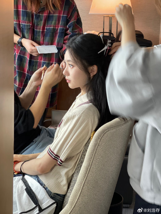 刘浩存分享工作花絮照