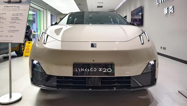 语音识别误关大灯暴露多重风险 车机权限设计存隐患