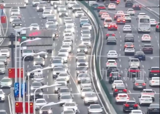 老人返程久坐晕倒进ICU