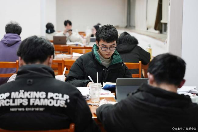 考研上岸 从“必选项”到“风险项”的转变