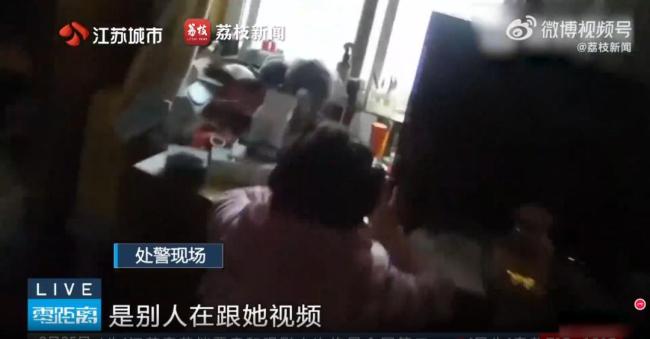 女子遇诈骗学不会操作 骗子被气到破防