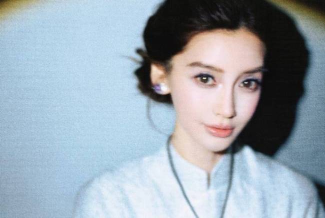 Angelababy紫罗兰考取好意思东说念主 生日写照引爆全网热议