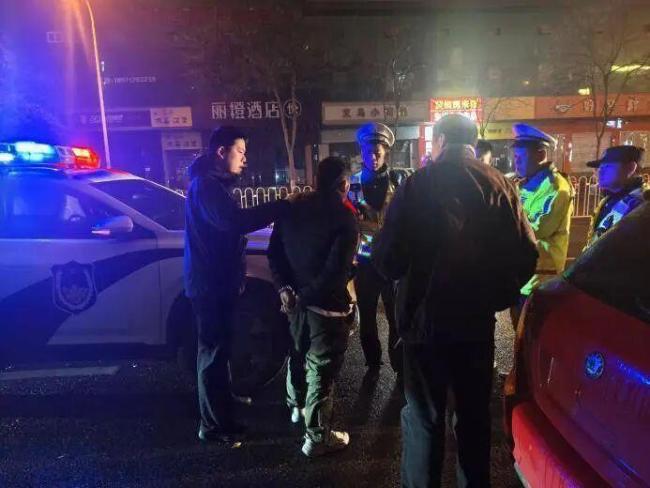 男子深夜醉驾被执行公务民警截停 心存侥幸难逃法眼