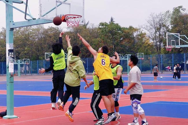 李弘权妙传王浩然走神没接住 中国篮球的“学费”谁买单？