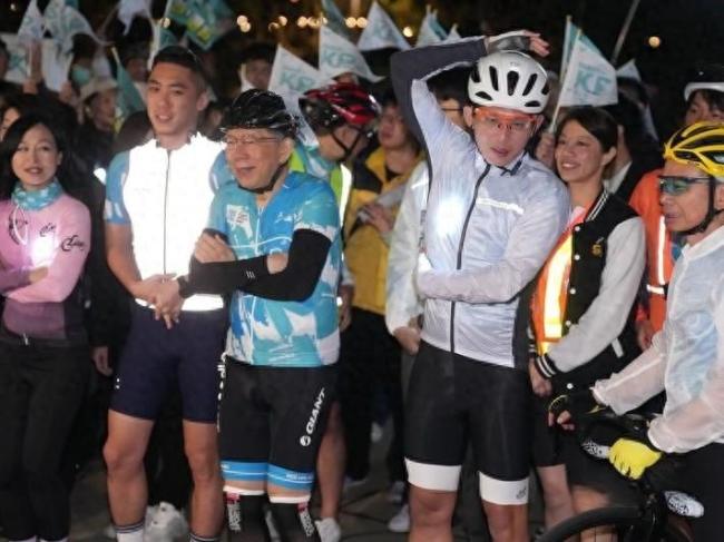 冒雨夜骑抵高雄 柯文哲喊不屈服 挑战精神不灭