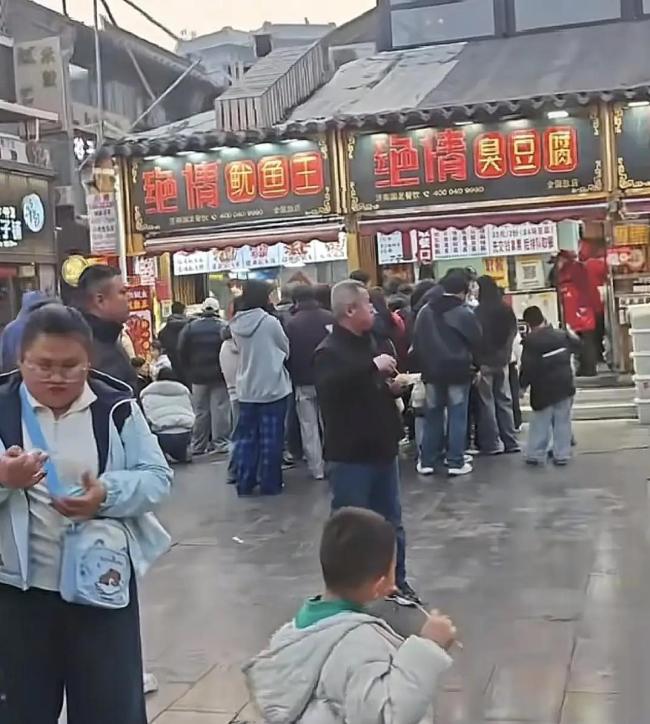 “绝情臭豆腐”店发布致歉声明 霸道管理引争议