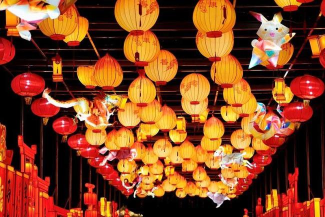 沉浸式花灯游变身文旅消费新热点