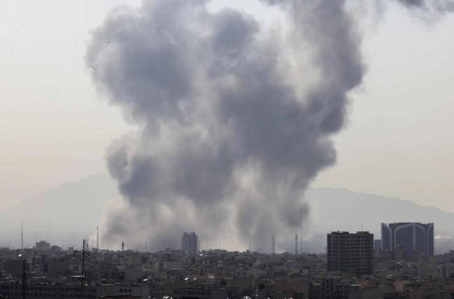 特朗普说伊朗许多人打电话投降 美以协同打击伊朗