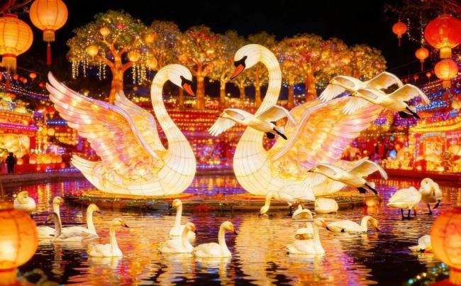 河南地标化身AI花灯点亮元宵夜 光影诉说中原故事