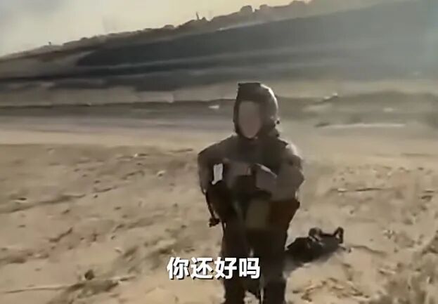 美逃生飞行员跪地举手表明身份 友军误伤致坠机