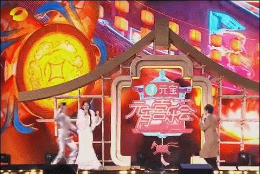 湖南元宵晚会嘉宾出场摔了个大屁墩