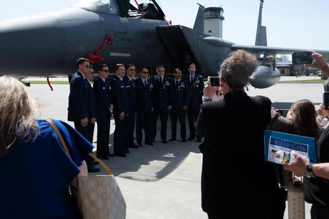 2架F-15E被打成火球 友军误伤疑云