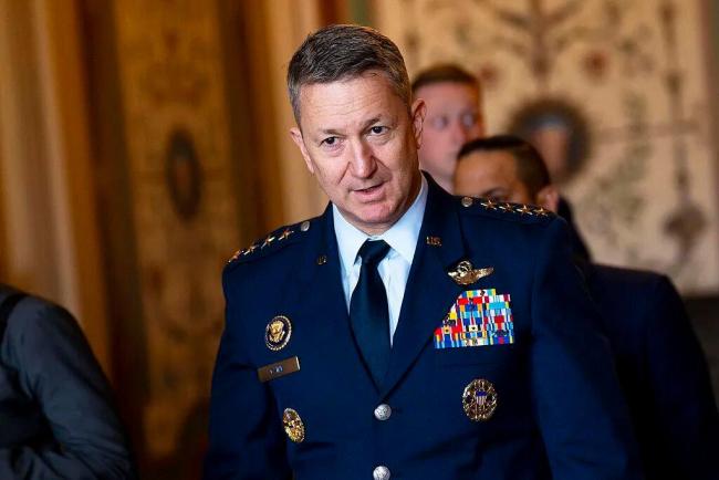 美军公布袭击伊朗详情：出动百余架战机 大规模跨领域打击行动