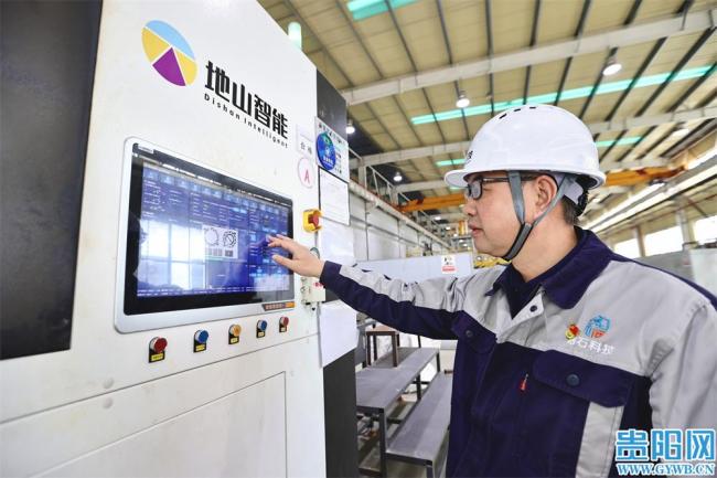 “贵阳造”卫星结构体将飞向太空 贵州制造业的太空梦