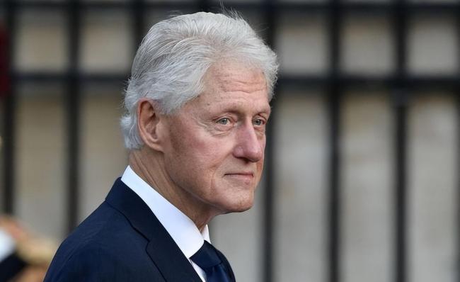 克林顿称特朗普曾提及爱泼斯坦 回忆高尔夫赛事对话