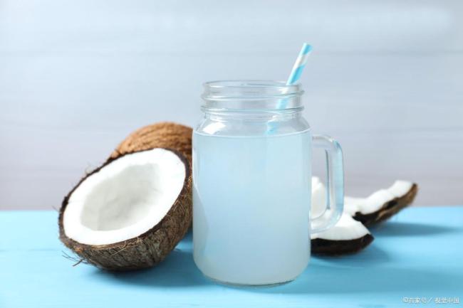 年轻人超爱的“椰子水”塌房了:健康光环褪色