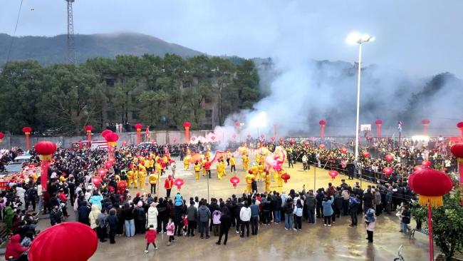 湖南人的元宵节含“龙”量有点高 火龙灯会热闹非凡