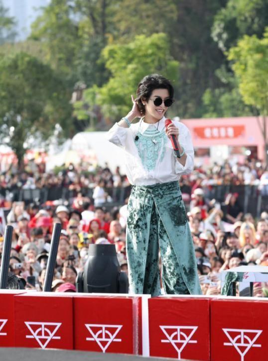 华晨宇好稳 购地建演唱会基地引发热议