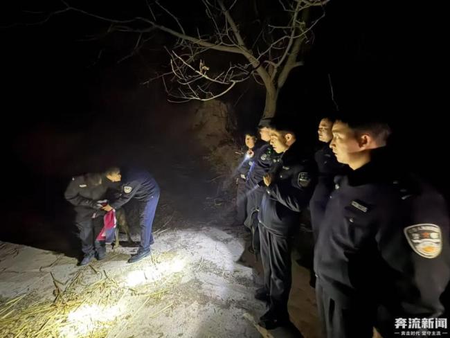 警民成功找回离家出走少年 寒夜14小时搜救
