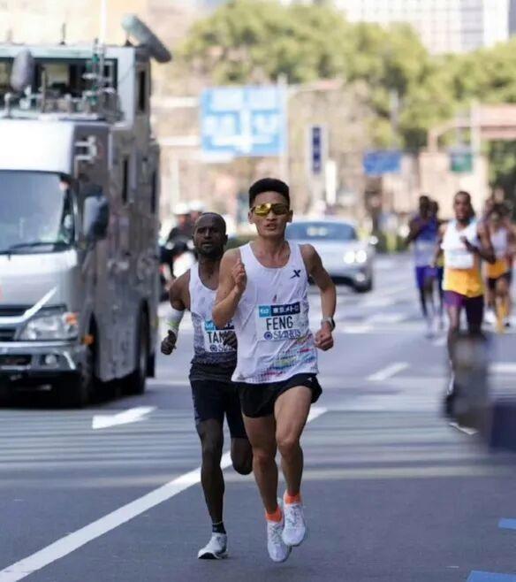 贵州体育局局长谈丰配友破纪录 中国马拉松进入“205”时代