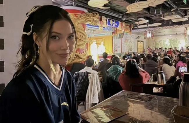 谷爱凌火速离开中国！德云社听相声后现身巴黎卢浮宫 祝网友元宵节快乐