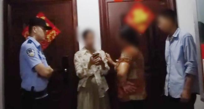 男子捡到手机答应归还后反成被告:拾金不昧义务之争