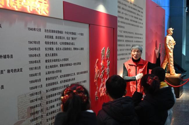 国内首个“数智工人雷锋”亮相 创新体验跨越时空