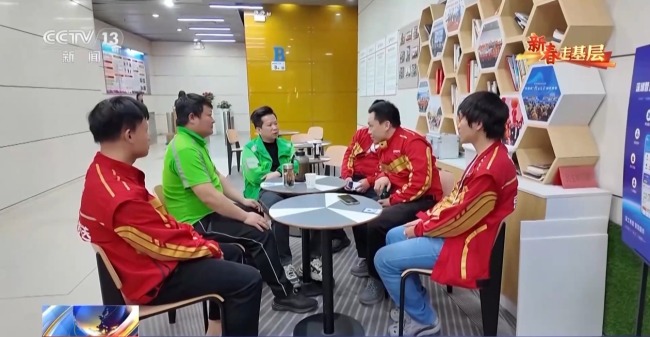 跟随外卖小哥穿行华强北 见证咖啡里的活力中国