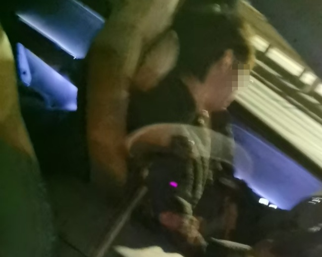 男子高速上开启智驾后“睡觉” 依赖智驾酿险情