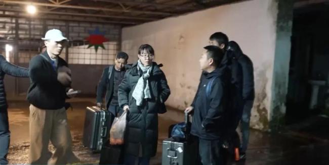 男子回应被伊朗民众护送撤离