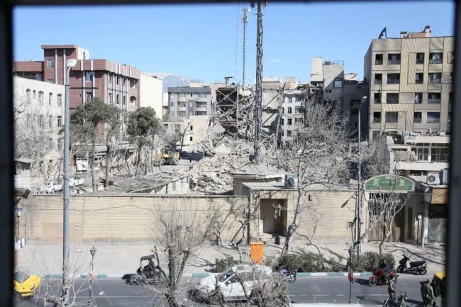 客户失联、港口封锁，中国商人中东“赌局”：“货可以不要，只盼人平安” 局势动荡牵动商心