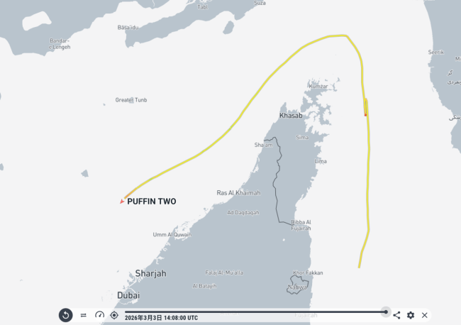 全球首艘油轮成功闯关封锁海峡 冒险逆行引发关注