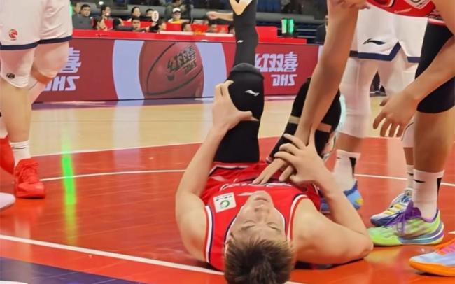 亚洲第一控卫遭遇前交叉韧带损伤—郭艾伦会直接退役吗？ 医识过人