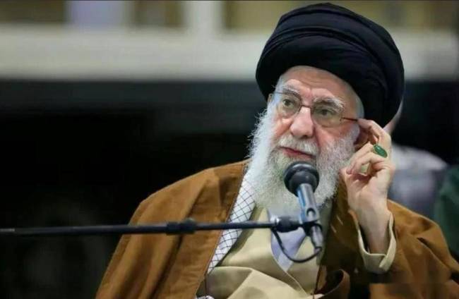 伊朗外交部长：尽管杀害了我们的最高领袖 但美国仍未能实现其开战目标 伊朗誓言不会倒下