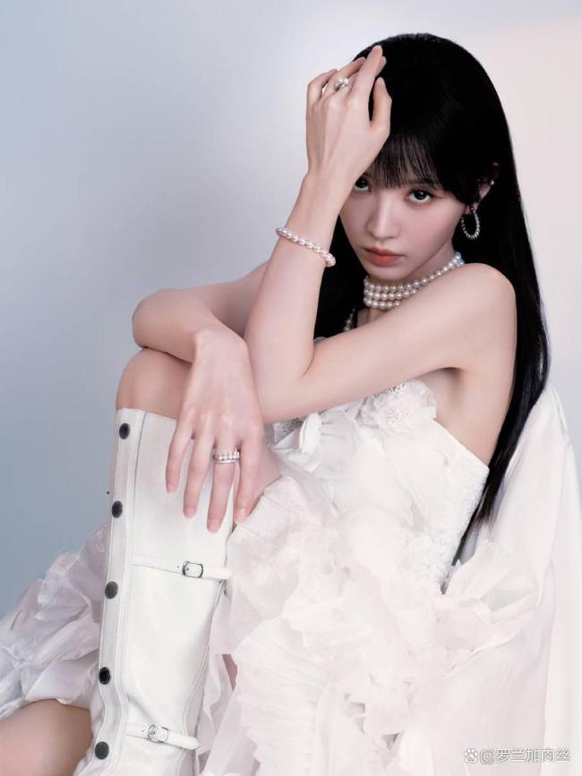 田曦薇一袭白裙甜度拉满